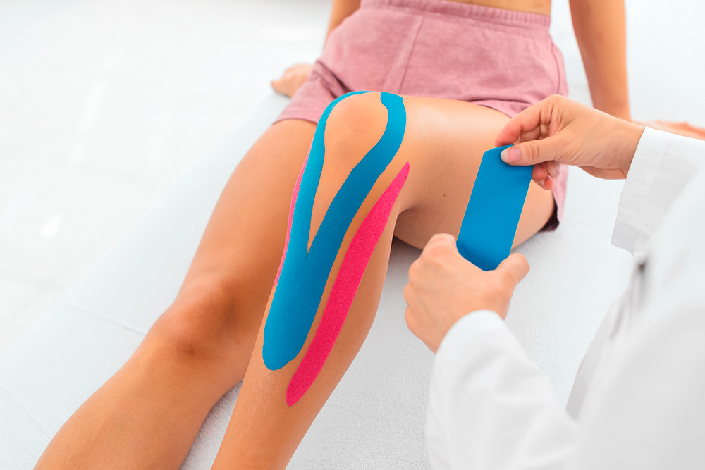 Тейпы на ноге