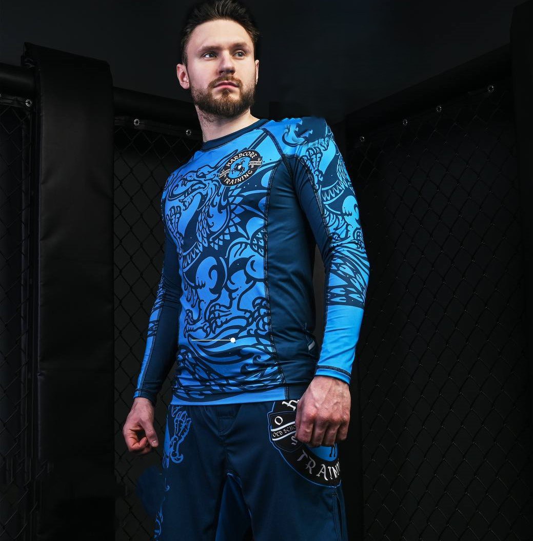 Компрессионная футболка или обычная — что надеть на тренировку по ММА?