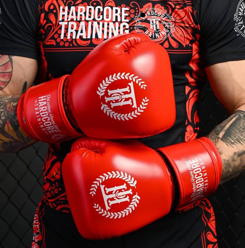 Кожа vs полиуретан: какой материал перчаток лучше для тренировок?