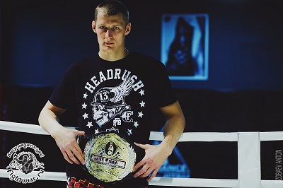 Фотосессия Александра Волкова с чемпионским поясом Bellator  