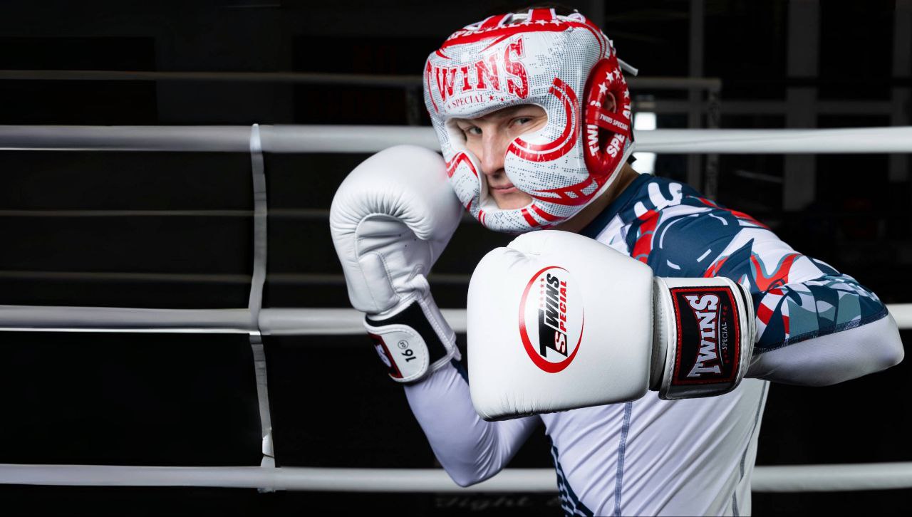 шлем для контактных единоборств